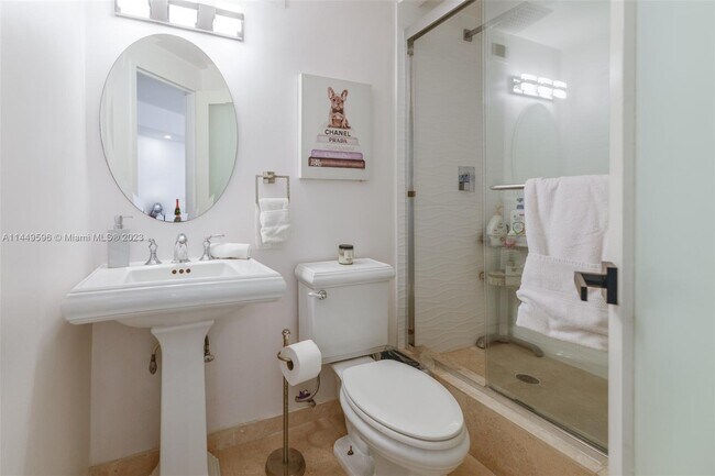 Building Photo - 825 Brickell Bay Dr