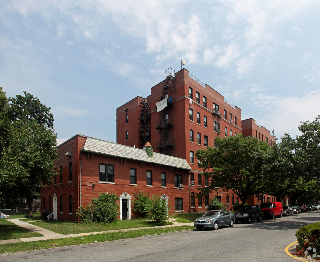 Primary Photo - Hollis Apartments