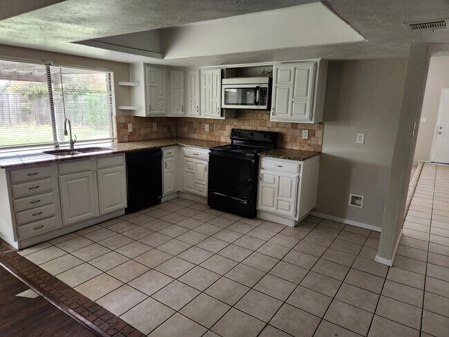 Building Photo - 3406 Foxford Trail