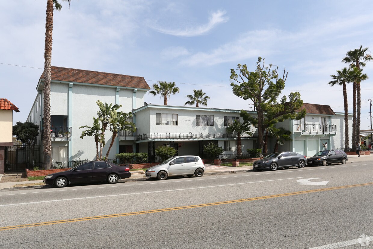 Primary Photo - Encanto Apartments