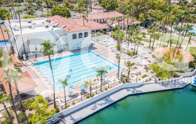 Foto del edificio - 1633 E Lakeside Dr