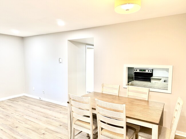 Building Photo - 11 Wild Oaks Rd