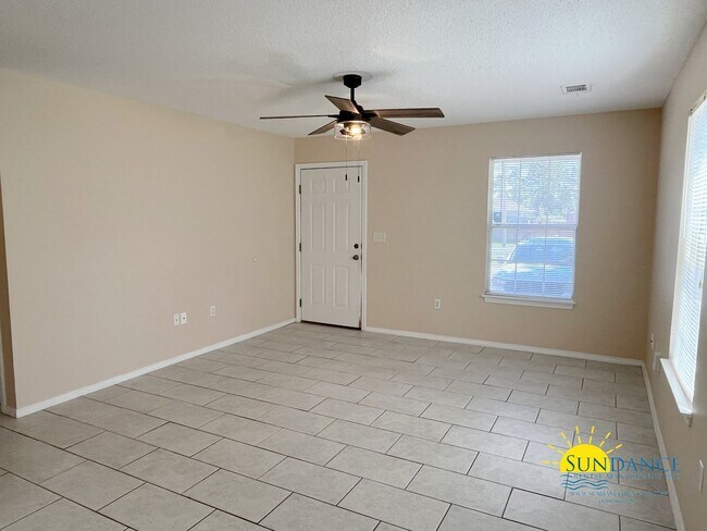 Foto del edificio - Cozy 2-Bedroom Duplex in Navarre - Close t...