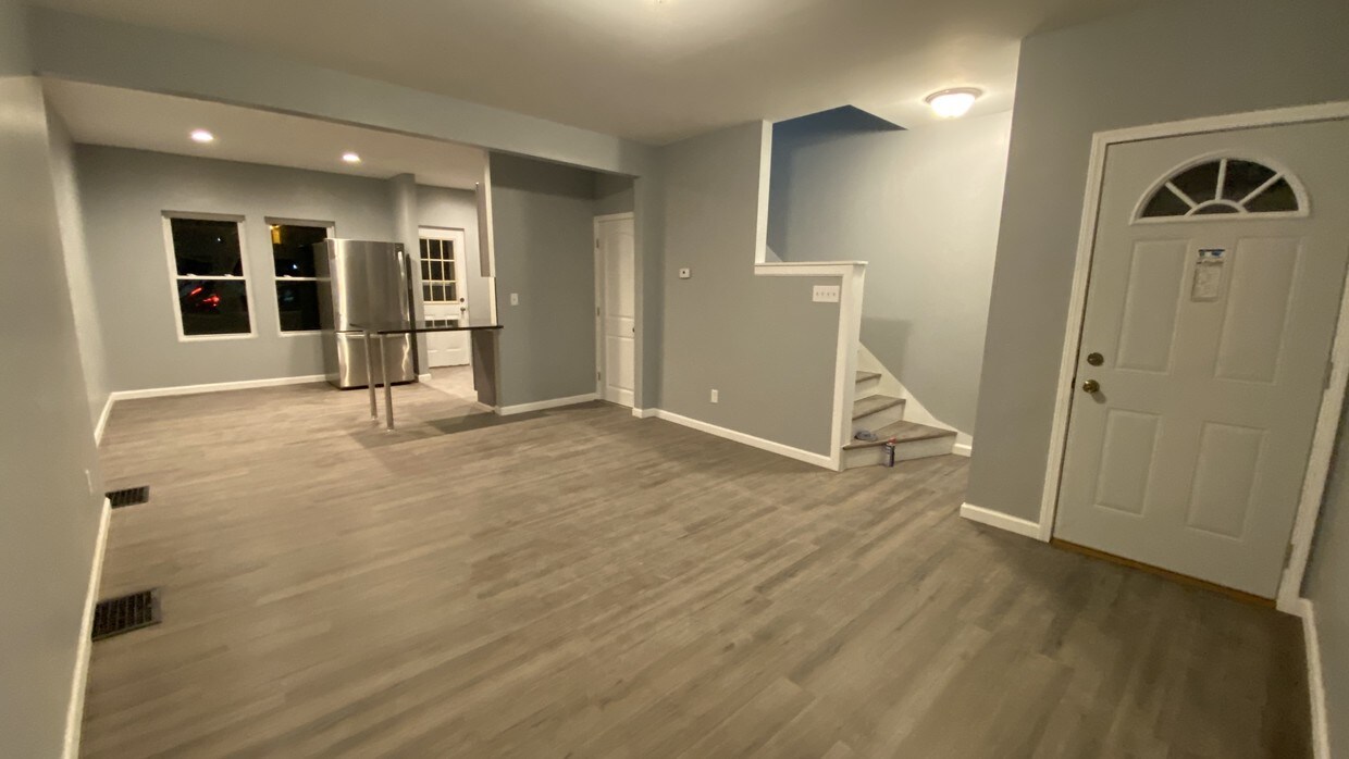 Sala de estar - 11 E Tompkins St