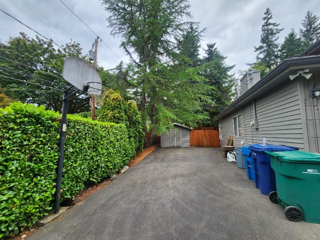 Building Photo - 20673 Marine View Dr SW