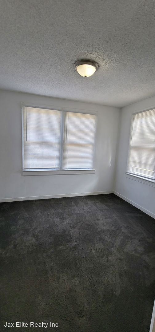 Building Photo - 3 br, 1 bath House - 60 East 54th Street