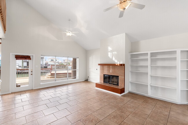 Building Photo - 15325 Cartagena Ct