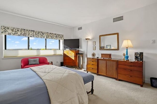 Building Photo - Bridgeport