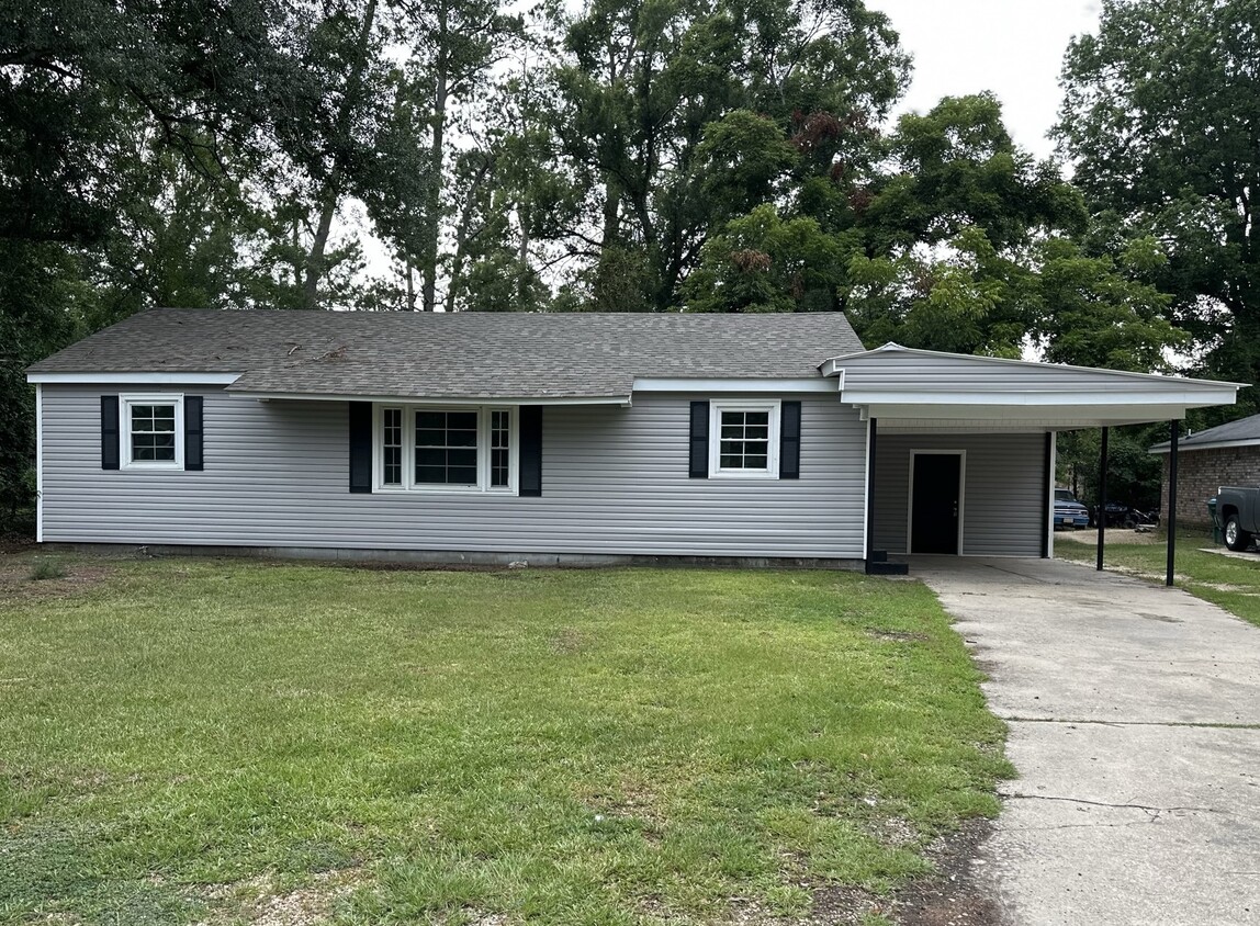Primary Photo - 105 Rosewood Cir