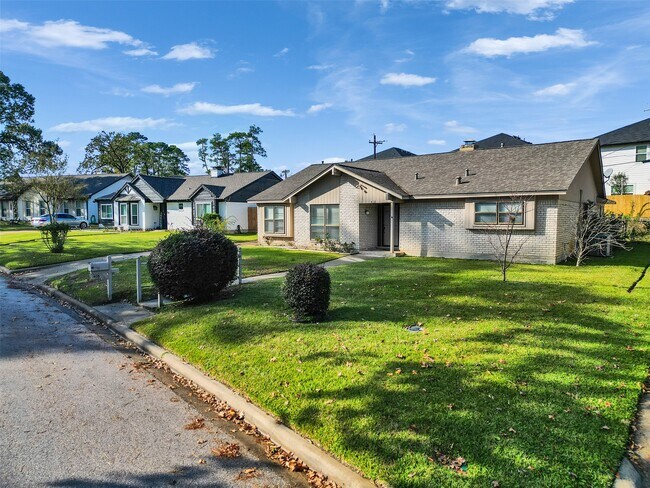 Foto del edificio - 418 Oakhill Dr