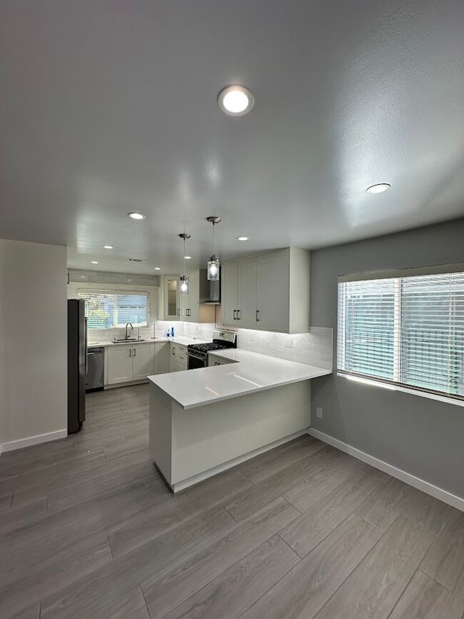 Building Photo - Completely Remodeled/Updated 3 Bedroom, 2 ...