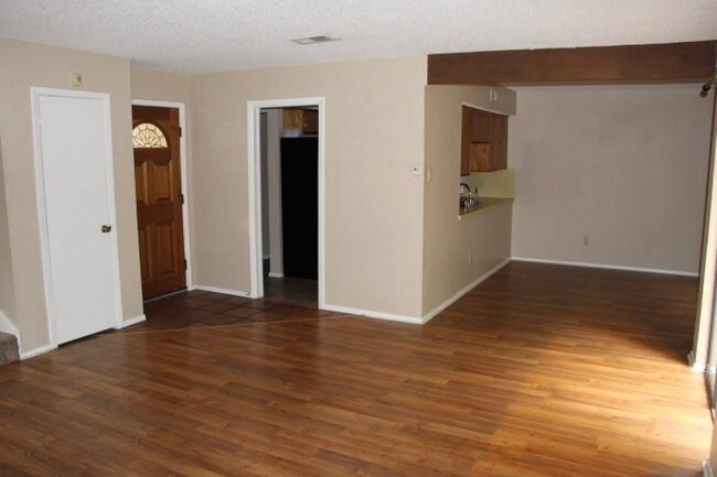Foto del edificio - 6818 Thorncliffe Dr