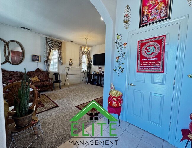 Foto del edificio - This Home offers a harmonious blend of com...