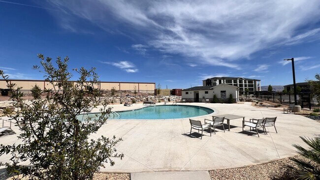 Building Photo - 128 Lone Rock Dr