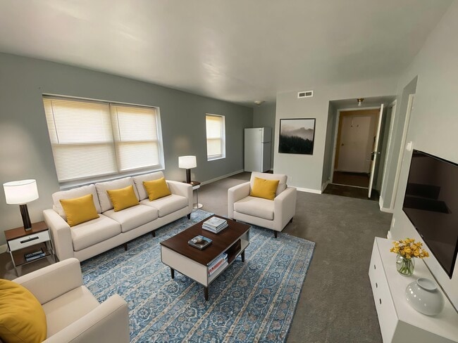 Building Photo - Carriage Hill Apartments