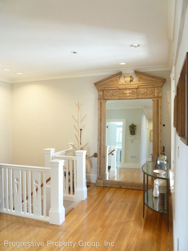 Building Photo - 3 br, 3 bath House - 171 Saturn Street