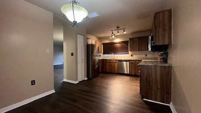 Foto del edificio - Beautiful 3/2.5 Townhome For Rent In Coopersmith