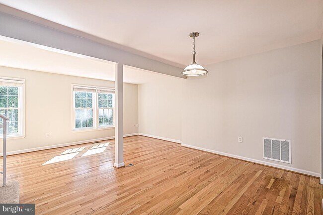 Foto del edificio - 5635 Sutherland Ct