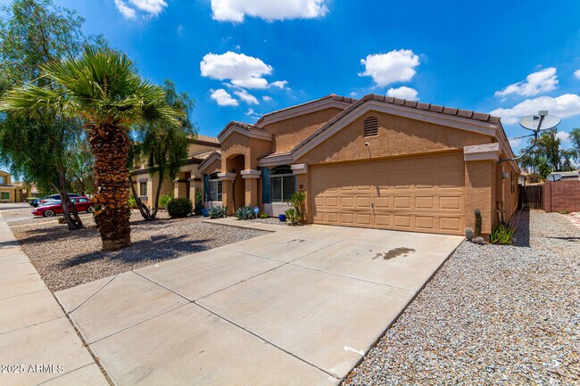 Foto del edificio - 8328 W Forest Grove Ave