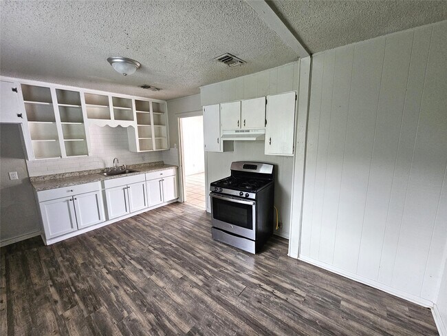 Foto del edificio - 3018 Robinson Blvd