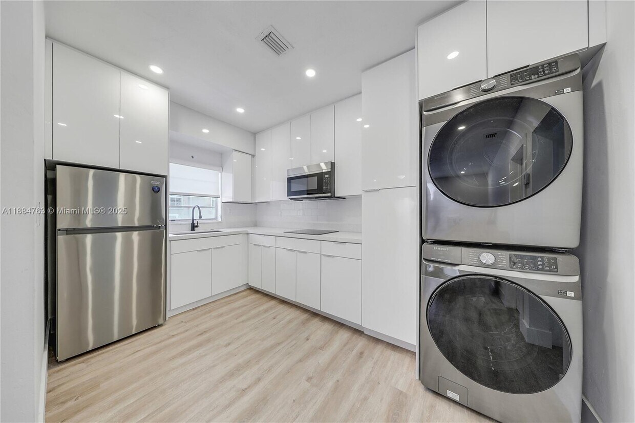 Foto principal - 2464 SW 22nd St