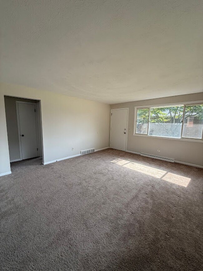 Foto del edificio - 2 Bedroom, 1 Bathroom Ready for Rent!