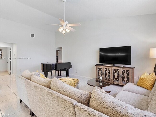 Foto del edificio - 3 br, 3.5 bath House - 2950 NE 188th St Ap...