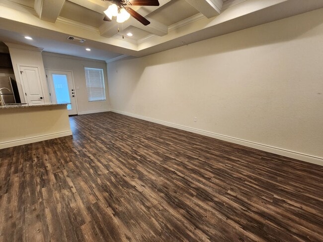 Building Photo - 3/2.5/1.5 Fourplex with Granite Countertops, 9ft Ceilings, Fridge, Washer, Dryer / NBISD