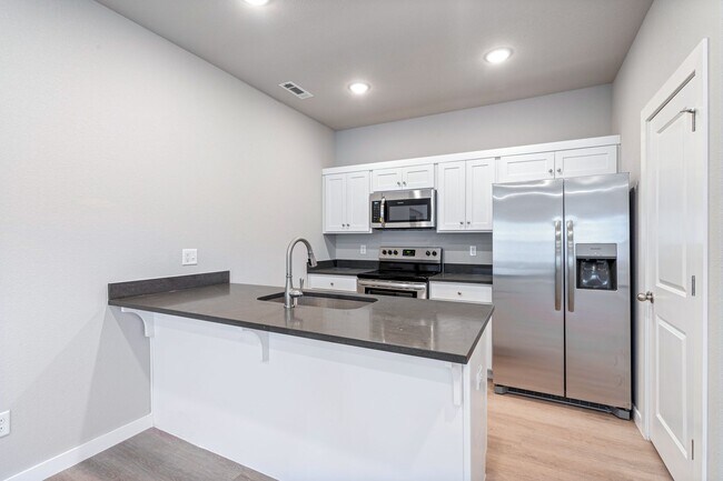 Building Photo - 253 N Wild Goose Ave