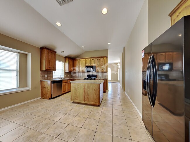 Building Photo - 8820 Sunset Trace Dr