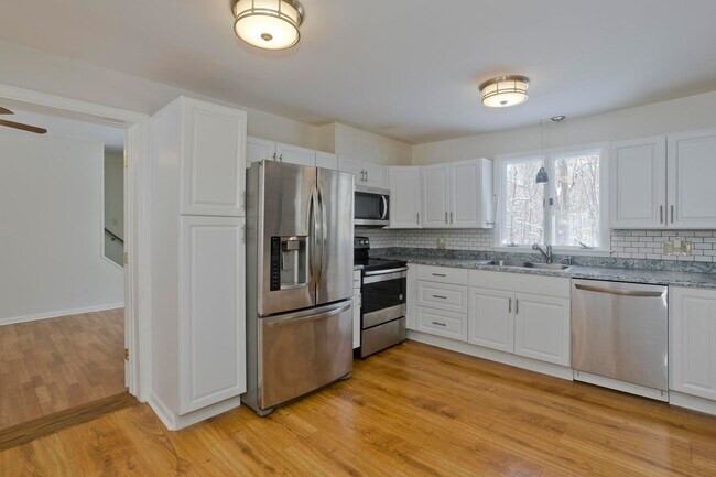 Foto del edificio - Private 3-Bedroom Single-Family Rental on 10+ Acres - Available for June 1st!