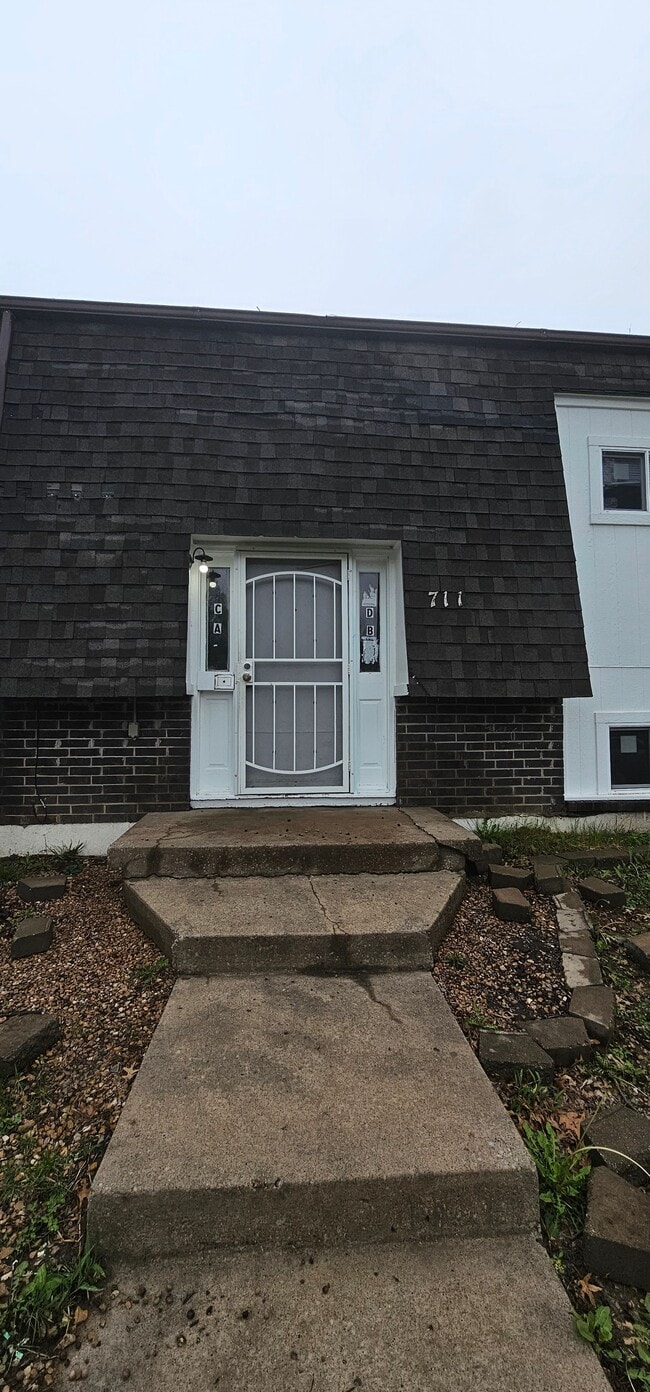 Building Photo - 711 N 70th St
