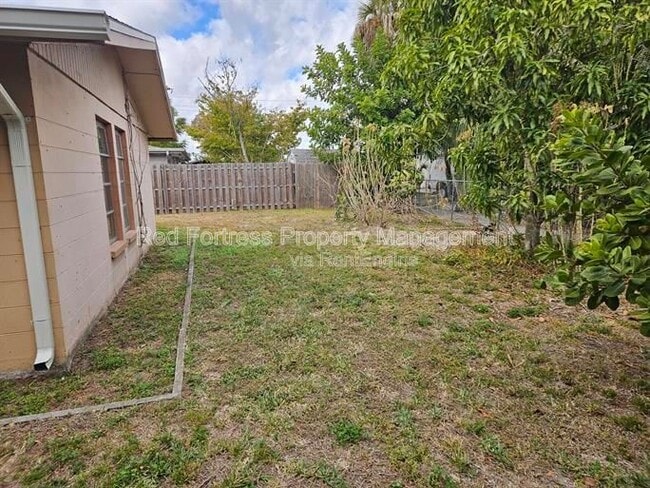 Foto del edificio - 1635 Newport Ct