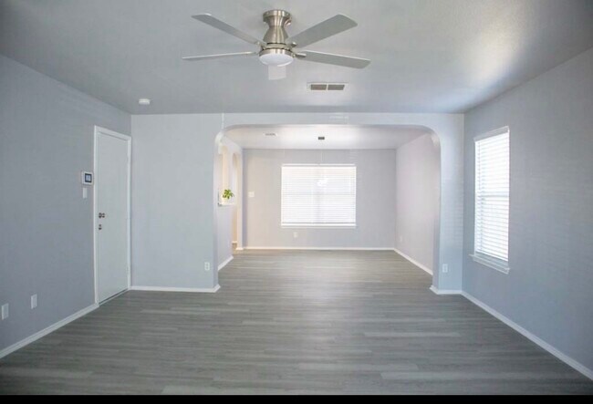 Building Photo - 9135 Granite Woods