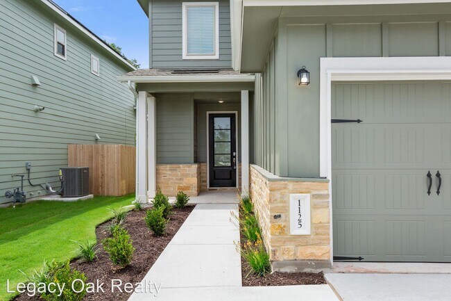 Foto del edificio - 4 br, 3 bath House - 1125 Winifred Dr