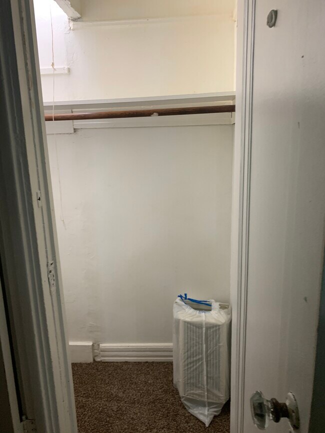 Closet - 9153 98th St