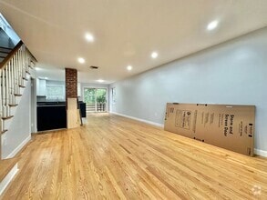 Building Photo - 652 Prospect St