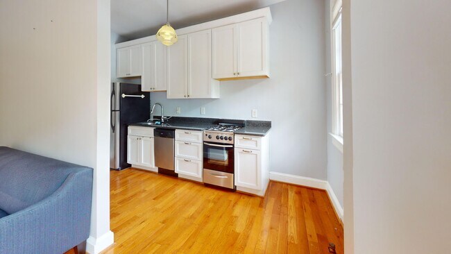 Foto del edificio - 2527 Q St NW