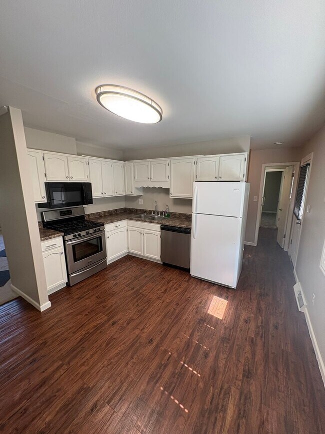 Foto del edificio - Welcome to this charming 3 bedroom, 2 bathroom home located in Peoria, IL.