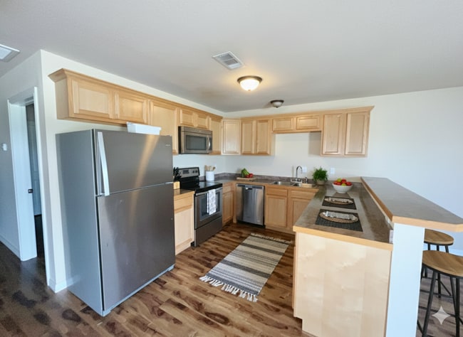 Building Photo - Close to Silo school/Paved street/Trees around neighbor