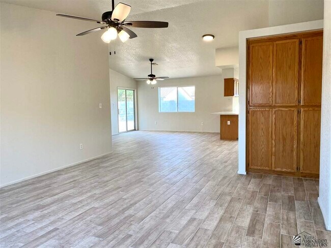 Foto del edificio - 11384 E 25th Pl