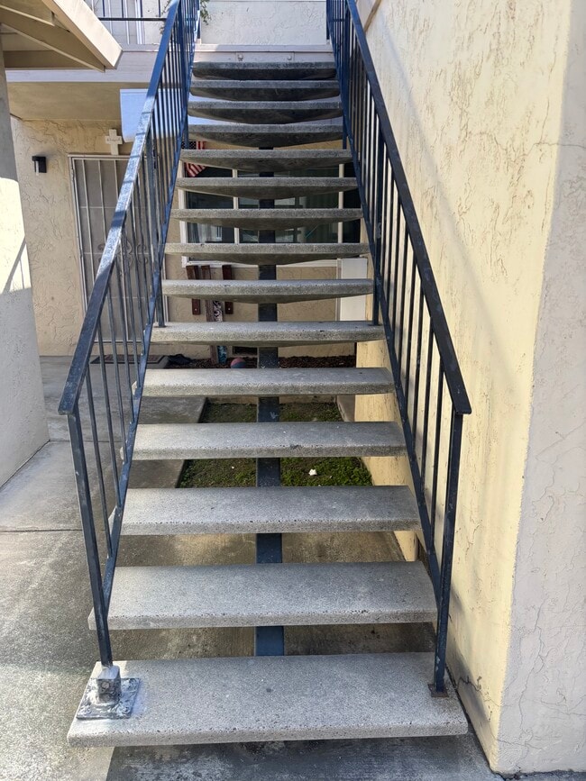 Building Photo - 643 Bolton Ct