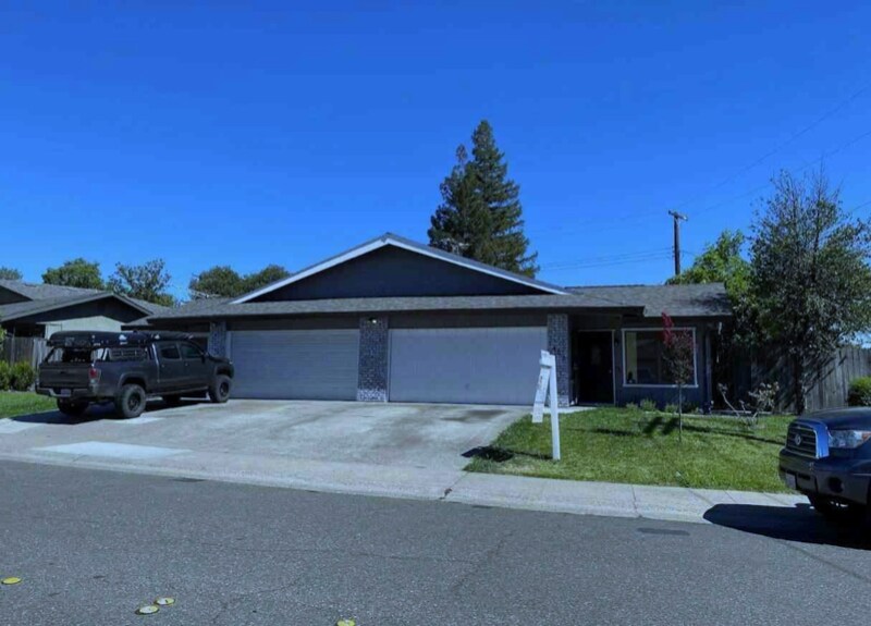 Primary Photo - 1402 Cardinal Way