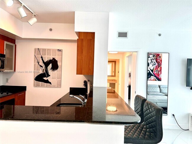 Foto del edificio - 325 S Biscayne Blvd