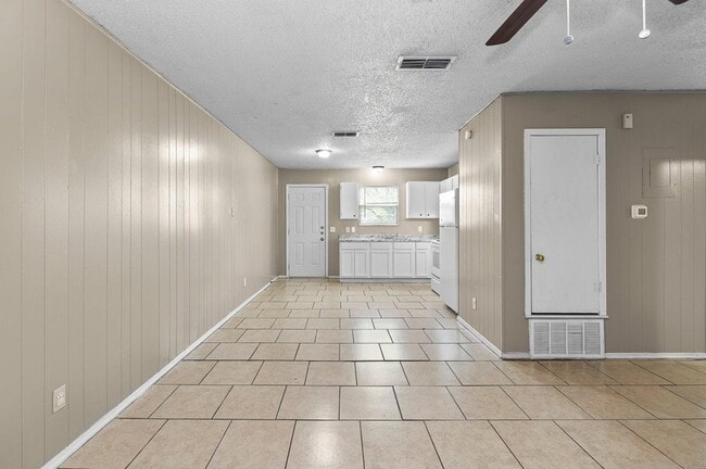 Building Photo - 1611 Jones St