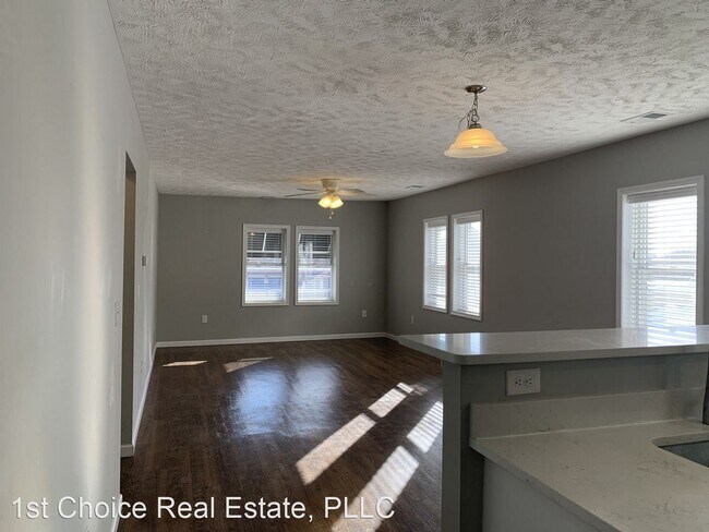 Foto del edificio - 3 br, 2 bath House - 114 W Main St Unit #2