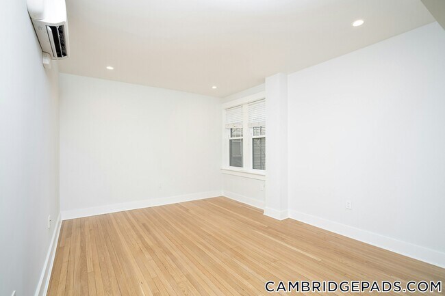 Building Photo - 17 Forest St
