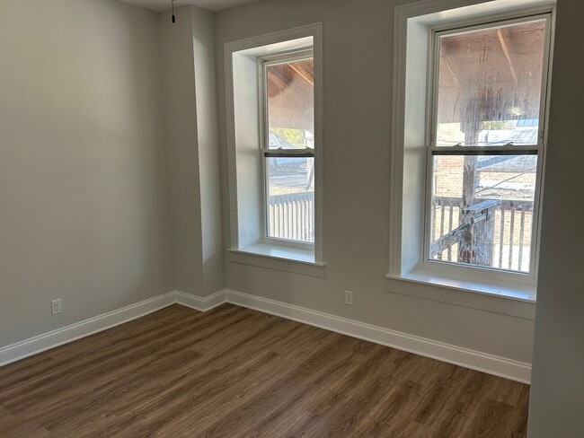 Foto del edificio - 137 S Batavia Ave