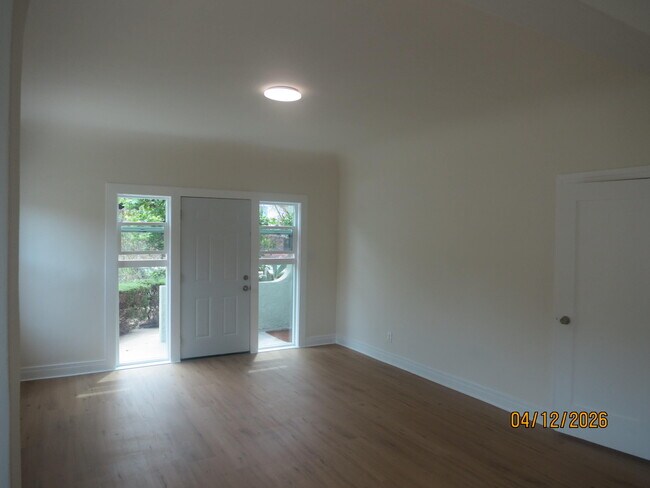 Foto del edificio - 2045 S Harcourt Ave