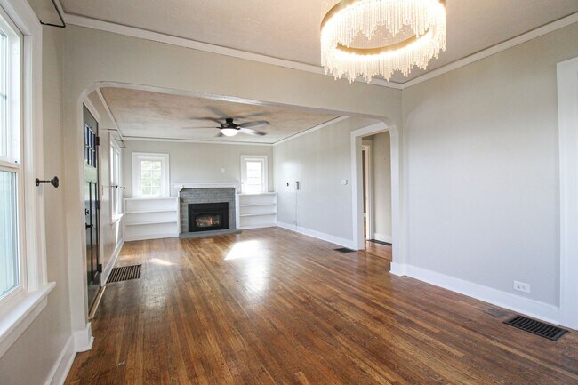 Building Photo - Stunning 3-Bedroom Home with Bonus Finishe...
